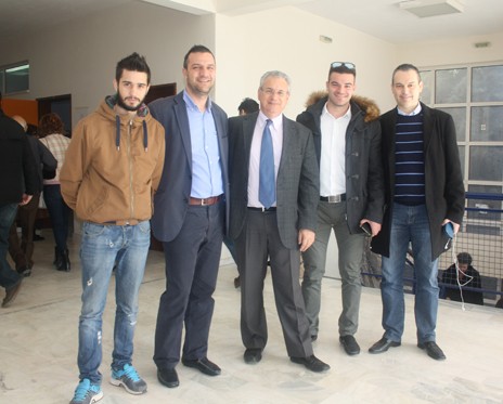 Παρέα με νέους ανθρώπους πήγε στην κάλπη ο Κώστας Μαρκόπουλος