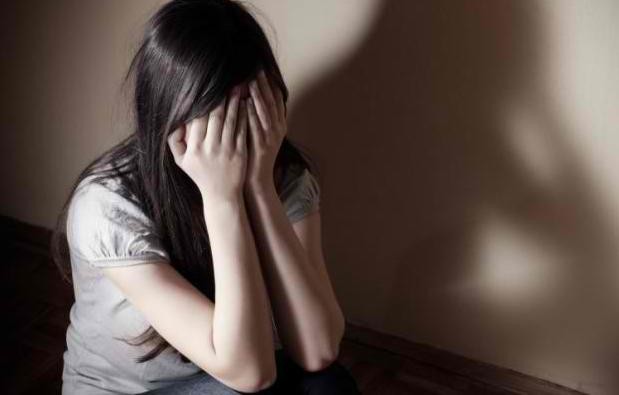 ΣΤΕΡΕΑ ΕΛΛΑΔΑ: Πατέρας εξέδιδε την κόρη του και εισέπραττε τις αμοιβές