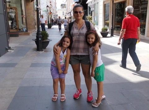 Η ευχάριστη έκπληξη της μαμάς στις κόρες