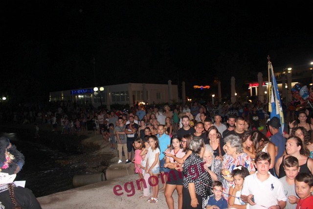 ΕΡΕΤΡΙΑ: Βούλιαξε από κόσμο η παραλία