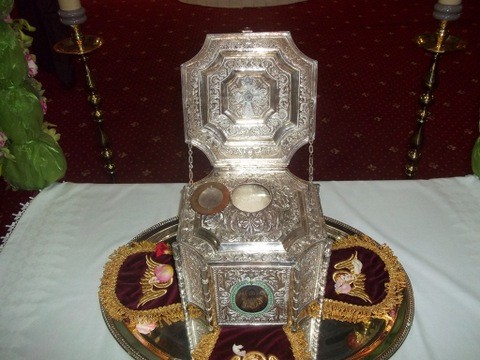 Παρατείνεται η παραμονή της Κάρας του Αγ. Ραφαήλ