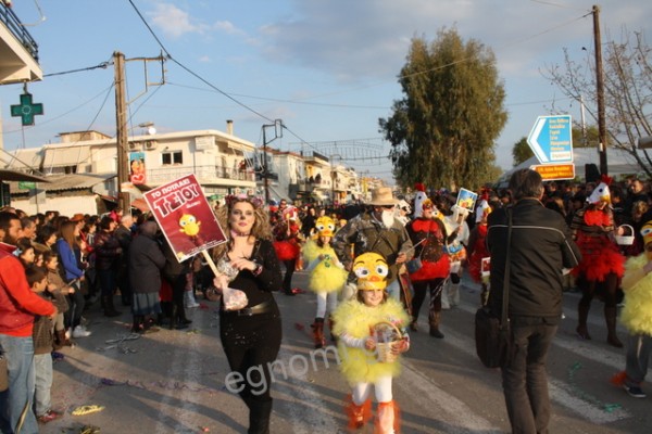 ΚΑΡΝΑΒΑΛΙ ΑΜΑΡΥΝΘΟΥ:Βούλιαξε η παραλία από κόσμο