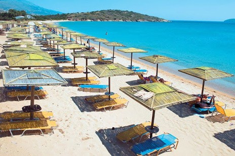 Επιστρέφουν ο καφές και τα τραπεζοκαθίσματα στις παραλίες