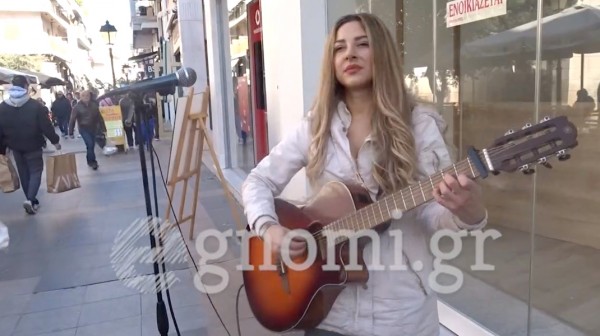 Η Σιντορέλα της Αβάντων κυκλοφόρησε το δικό της τραγούδι και τα κολακευτικά σχόλια ...πέφτουν βροχή (VIDEO)