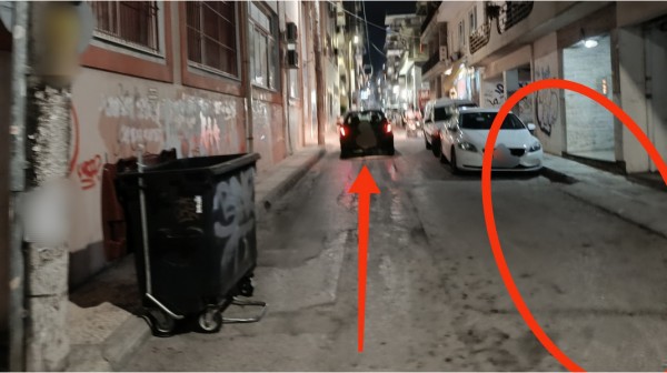 ΧΑΛΚΙΔΑ-ΚΑΤΑΓΓΕΛΙΑ: Αυτοκίνητο μπήκε ανάποδα στην οδό Σαμαρτζή (φωτό)