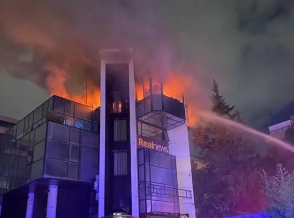 REAL FM: Δύο είναι οι δράστες της εμπρηστικής επίθεσης στο σταθμό του Νίκου Χατζηνικολάου