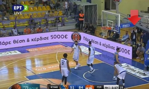 Έγινε viral η μούντζα του Θεοδώρου στον Γιώργο Τσιάρα