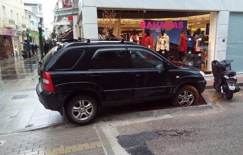 Οι ...ανόητοι του Δήμου έφτιαξαν παρτέρι εκεί που παρκάρει η τζιπάρα!
