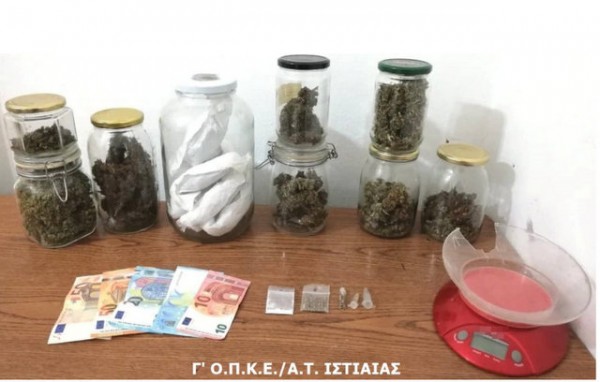 ΙΣΤΙΑΙΑ: Στα βαζάκια διατηρούσαν το χασίς …μυρωδάτο για να το διακινήσουν στην πιάτσα