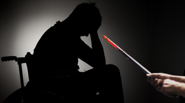 ΜΟΥΡΤΙΑΣ ΛΙΜΝΗ: Σοβαρό περιστατικό ενδοοικογενειακής βίας με θύμα νεαρό ΑμεΑ