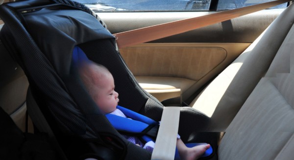 ΑΡΤΑ: Πατέρας ξέχασε το παιδί του στο αυτοκίνητο για ώρες και το βρήκε νεκρό