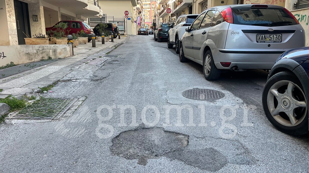 ΧΑΛΚΙΔΑ: Η οδός Κριεζή γέμισε με λακκούβες