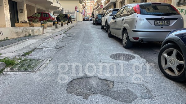 ΧΑΛΚΙΔΑ: Η οδός Κριεζή γέμισε με λακκούβες