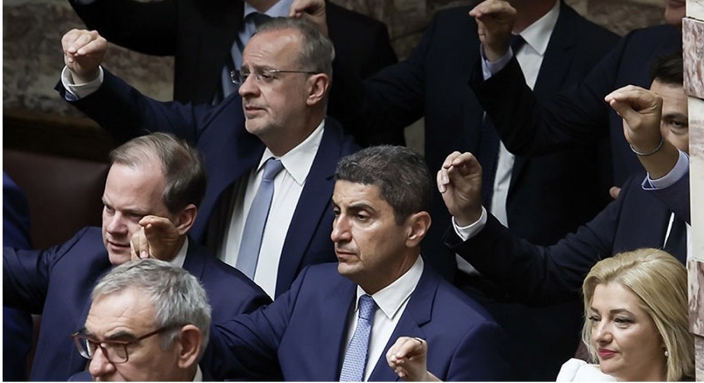 ΘΑΝΑΣΗΣ ΖΕΜΠΙΛΗΣ: Ορκίστηκε πίσω από τους Κώστα Καραμανλή και Λευτέρη Αυγενάκη