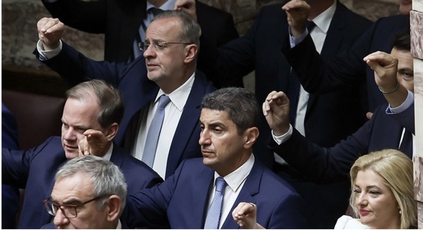 ΘΑΝΑΣΗΣ ΖΕΜΠΙΛΗΣ: Ορκίστηκε πίσω από τους Κώστα Καραμανλή και Λευτέρη Αυγενάκη