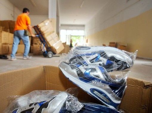 Μπλόκαραν στο τελωνείο τεράστια ποσότητα προϊόντων μαϊμού