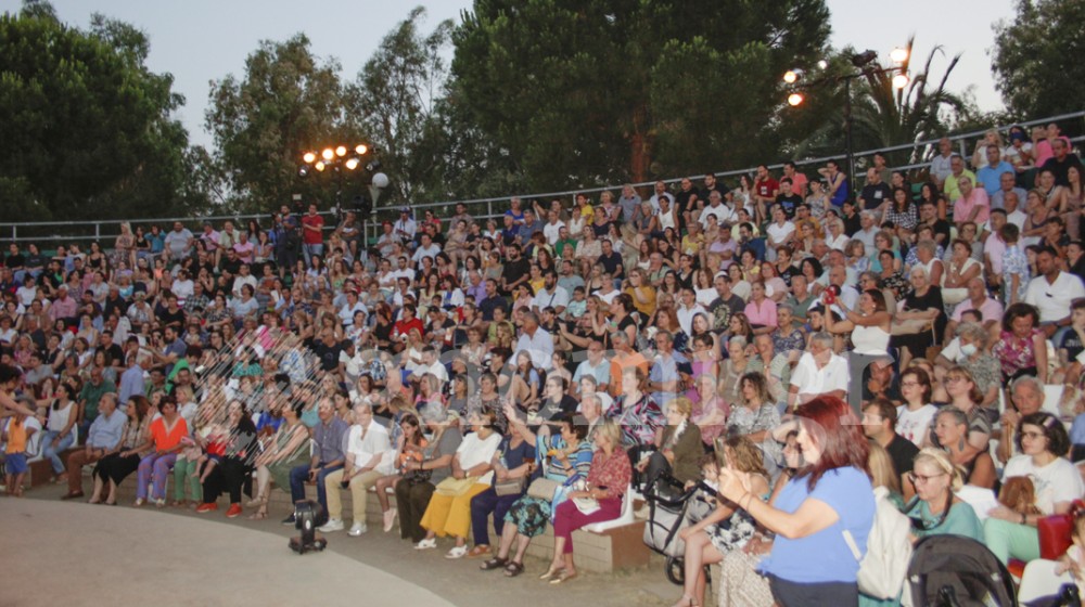 ΠΕΡΙΒΑΛΛΟΝΤΙΚΟΣ ΣΥΛΛΟΓΟΣ ΚΑΝΗΘΟΥ: Μεγάλη ταλαιπωρία του κόσμου στο θέατρο Ορέστης Μακρής