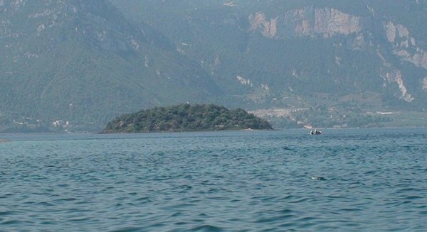 ΕΥΒΟΙΑ: Περιπέτεια για δύο ερασιτέχνες ψαράδες κοντά στο νησάκι Στρογγυλή