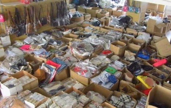 Χιλιάδες προϊόντα μαϊμού βρέθηκαν σε αποθήκη