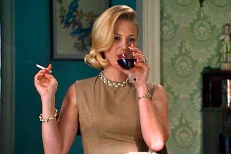 To κρασάκι πριν το τσιγάρο μειώνει τις βλάβες του καπνίσματος