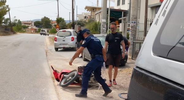 ΑΛΙΒΕΡΙ: Τροχαίο ατύχημα με τραυματισμό οδηγού δικύκλου