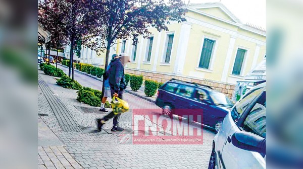 ΧΑΛΚΙΔΑ: Άστεγος βρίζει περαστικούς
