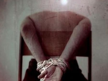 Έδειρε το αγόρι της κόρης του!