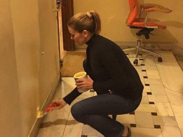 Το έριξε στο βάψιμο για χάρη του άντρα της η Ευγενία Μανωλίδου