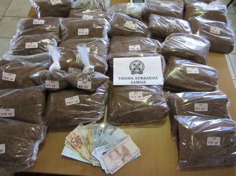Συνελήφθη 52χρονος για λαθρεμπόριο καπνού, κατοχή χασίς και οπλοκατοχή