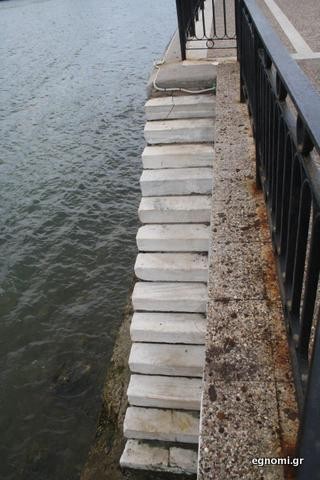 Σκαλί - σκαλί και ράγισμα στα Αστέρια