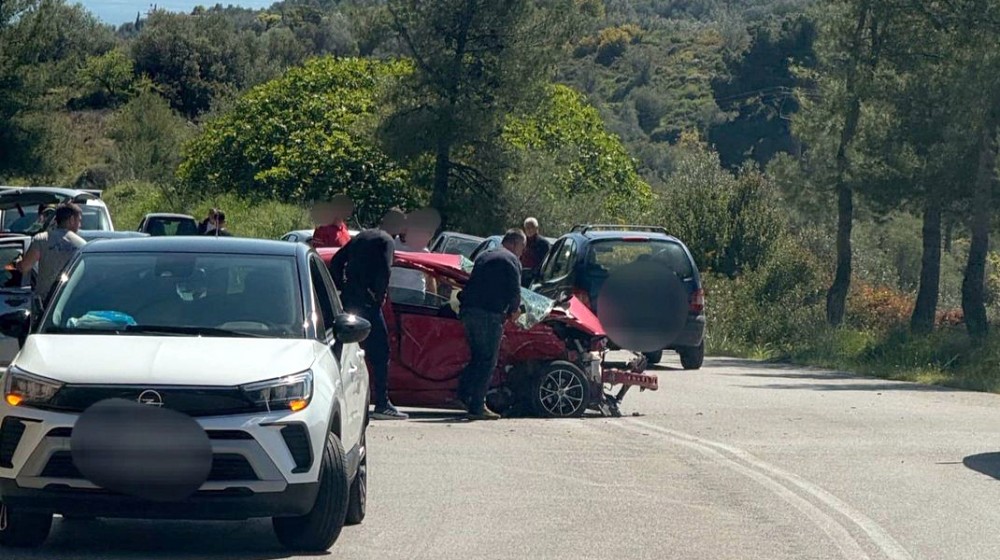 ΒΑΡΒΑΡΑ ΑΙΔΗΨΟΥ: Τέσσερις τραυματίες σε τροχαίο το μεσημέρι του Σαββάτου (φωτό)