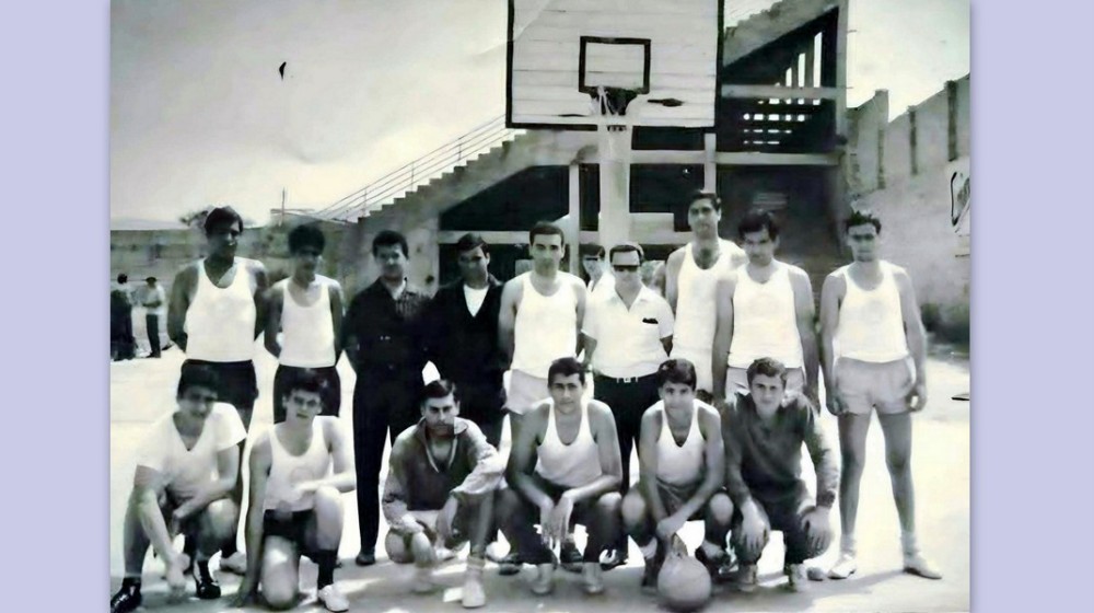 ΡΕΤΡΟ: Οι πρωτοπόροι του μπάσκετ στη Χαλκίδα- Μια σπάνια φωτογραφία από το 1965-1966