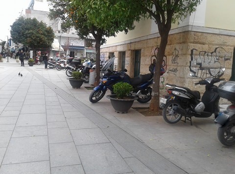 ΧΑΛΚΙΔΑ: Εκοψαν κλήσεις στα μηχανάκια πίσω από τα δικαστήρια