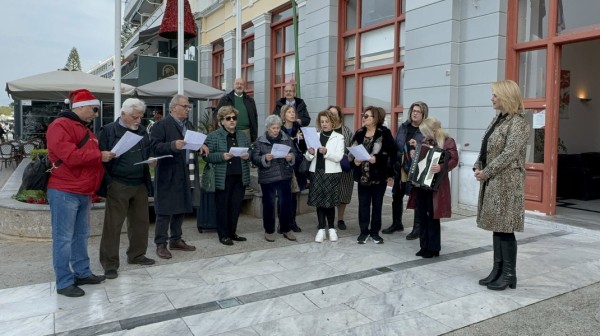 ΧΑΛΛΚΙΔΑ: Τα …έψαλαν στην Δήμαρχο και της άρεσε