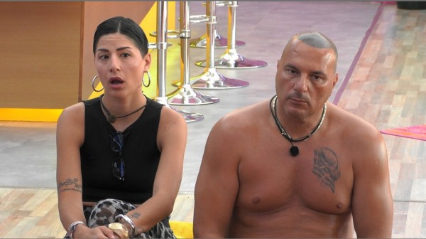 BIG BROTHER: Ο κόσμος κράτησε την Χαλκιδέα Φένια στο σπίτι και ...έδιωξε τον αντιδήμαρχο (VIDEO)