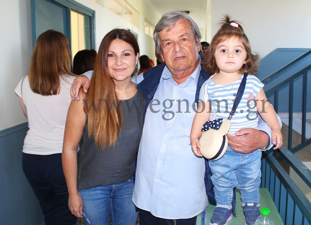 Είχε μαζί του δυο γυναίκες και μια ...στο ψηφοδέλτιο