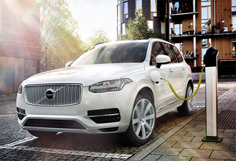 Μπαίνει στην πρίζα και η Volvo