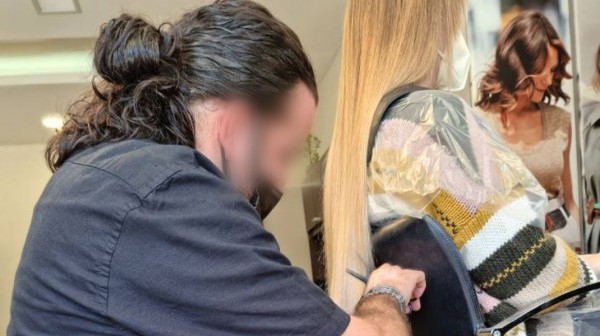 Ο ματάκιας κομμωτής που συνελήφθη είχε βάλει κρυφές κάμερες και στο σπίτι του