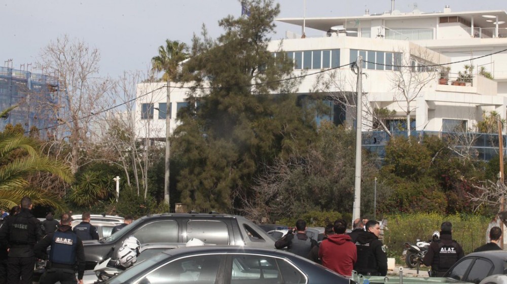 ΣΟΚ ΣΤΗ ΓΛΥΦΑΔΑ: Πρώην εργαζόμενος σκότωσε τρεις ανθρώπους σε ναυτιλιακή εταιρία και αυτοκτόνησε (Video)