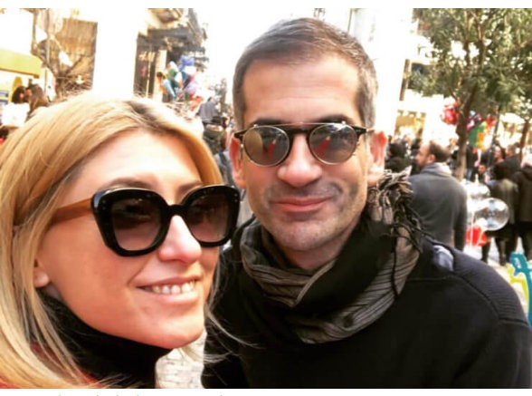 Η Κοσιώνη φωτογράφισε τον Μπακογιάννη με ένα τιγράκι στην πλάτη (pic)