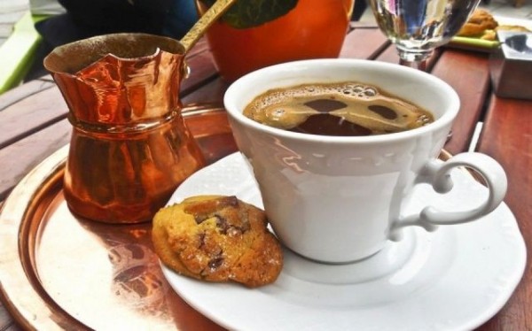 ΝΕΑ ΣΜΥΡΝΗ: Σάλος με την καφετέρια που έδιωξε ηλικιωμένους - Τι απαντά ο ιδιοκτήτης