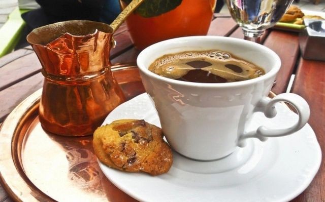 ΝΕΑ ΣΜΥΡΝΗ: Σάλος με την καφετέρια που έδιωξε ηλικιωμένους - Τι απαντά ο ιδιοκτήτης