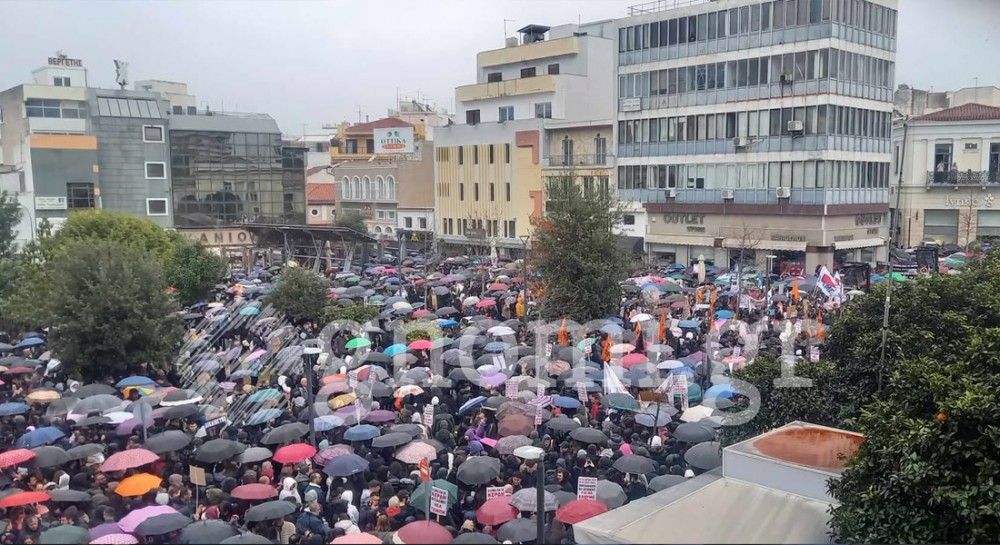 ΣΥΓΚΕΝΤΡΩΣΗ ΓΙΑ ΤΑ ΤΕΜΠΗ ΧΑΛΚΙΔΑ: Μεγαλειώδης παρά τη βροχή! (ΦΩΤΟ + ΒΙΝΤΕΟ)