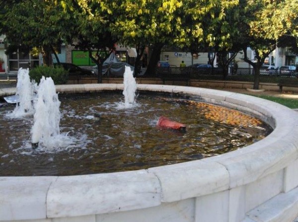 ΧΑΛΚΙΔΑ: Τι άλλο θα δούμε μέσα στο συντριβάνι της πλατείας Αγίου Νικολάου;