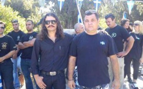 Aγκαλιά με τον Mπαρμπαρούση ο δολοφόνος