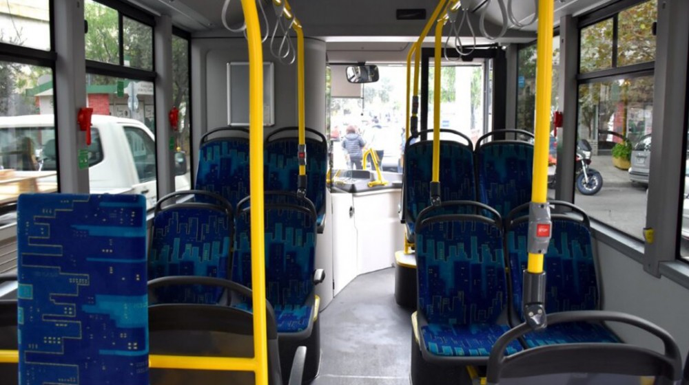 Οδηγός λεωφορείου κατέβασε εθελοντή πυροσβέστη επειδή φορούσε αρβύλες!