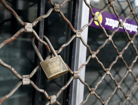 Φρένο στο άνοιγμα των καταστημάτων σε τρεις περιοχές