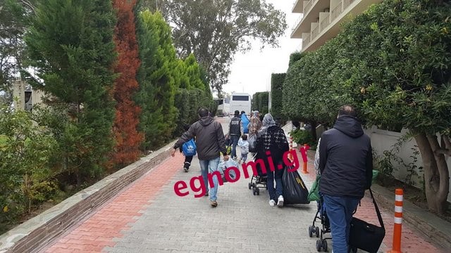 ΠΡΟΣΦΥΓΕΣ ΑΜΑΡΥΝΘΟΣ:Οι κάτοικοι αγκάλιασαν τους επισκέπτες