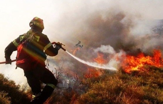 Δύο συλλήψεις για εμπρησμό από αμέλεια στα Καμμένα Βούρλα