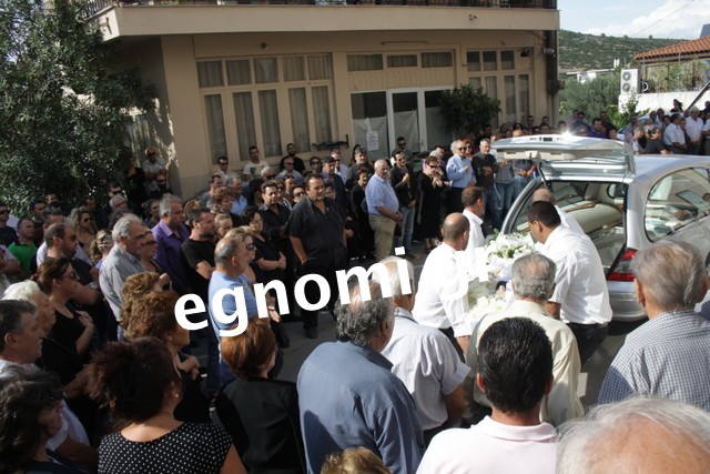 ΔΟΚΟΣ: Βουβή οδύνη στο τελευταίο αντίο στον Βαγγέλη